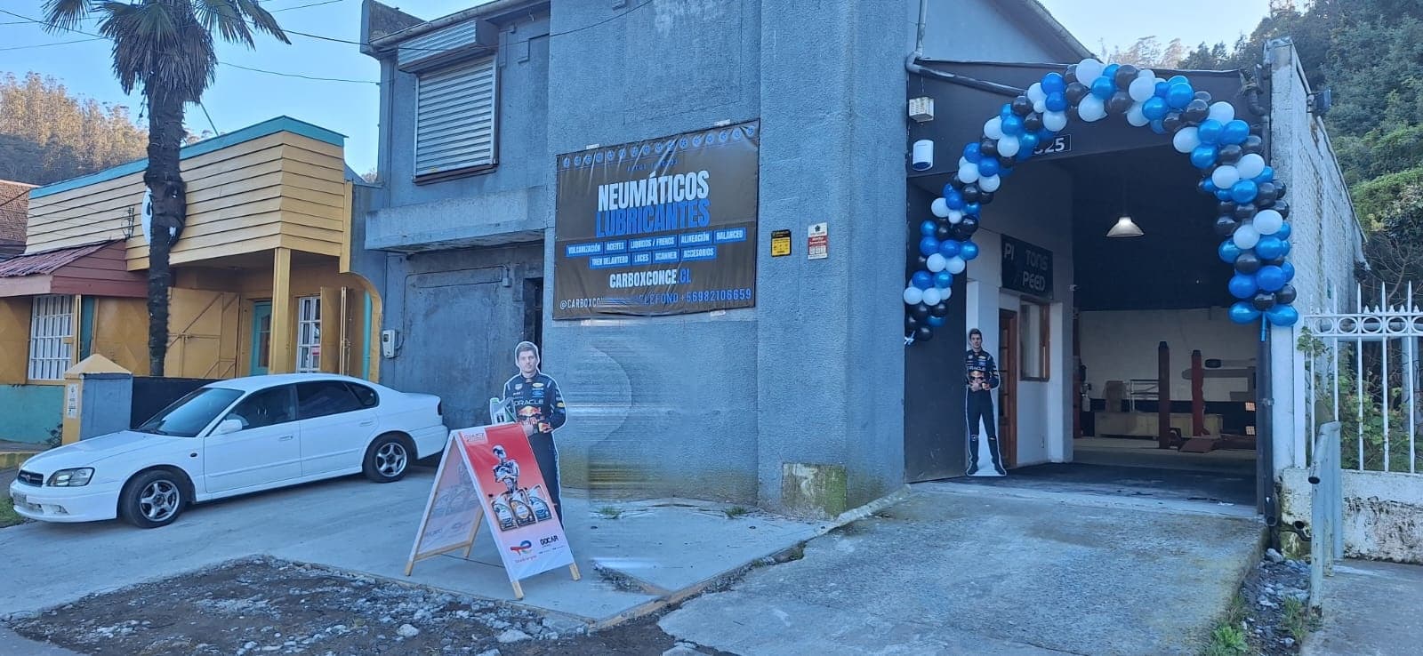 Fachada del taller Carbox en Pedro de Valdivia 525, Concepción
